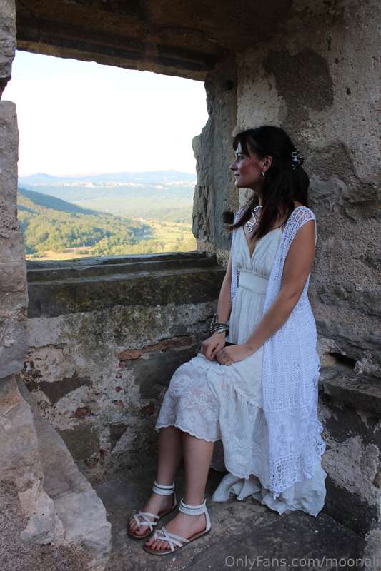 i went to visit a beautiful castle. guess what I did on the .. 5