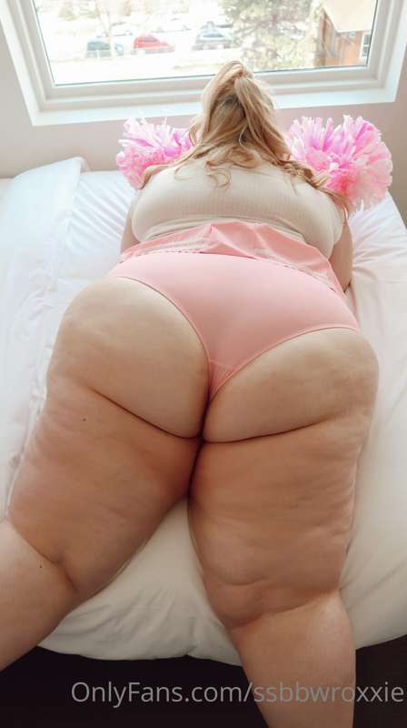 The fat cheerleader of your dreams! 31