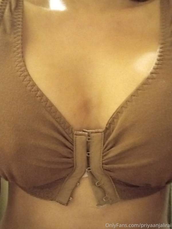 Straight on view....  u can see a bit of tape... From  my de..