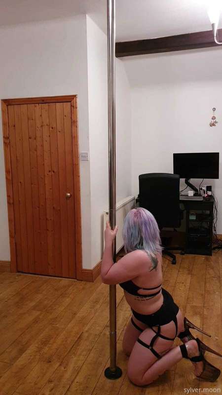 A whole bunch of pole photos in new lingerie from last night.. 13