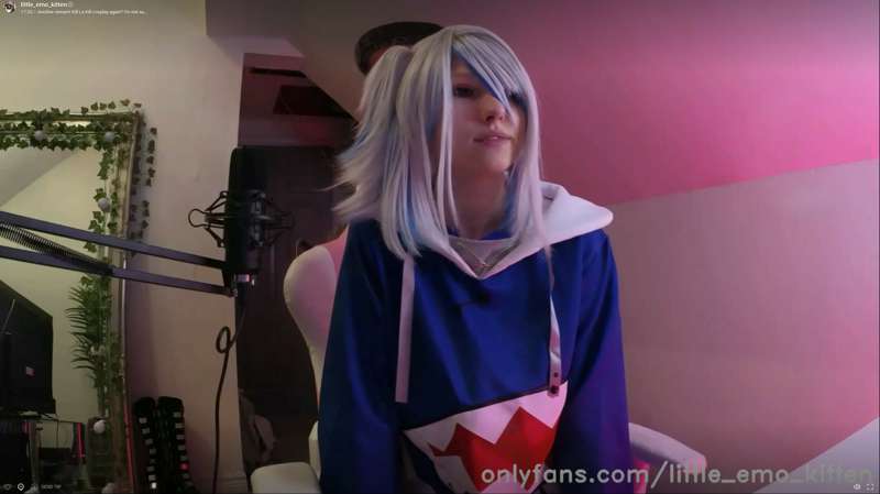 I just went live! Come join! <3 2