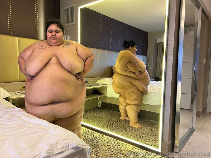 Big round belly like a donut 🍩 😋 3