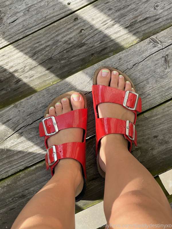 My toes in my birks 👅👅👅HOT