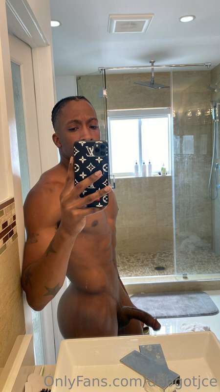 Good morning Miami☀️ Ready for the nude beach🏖️