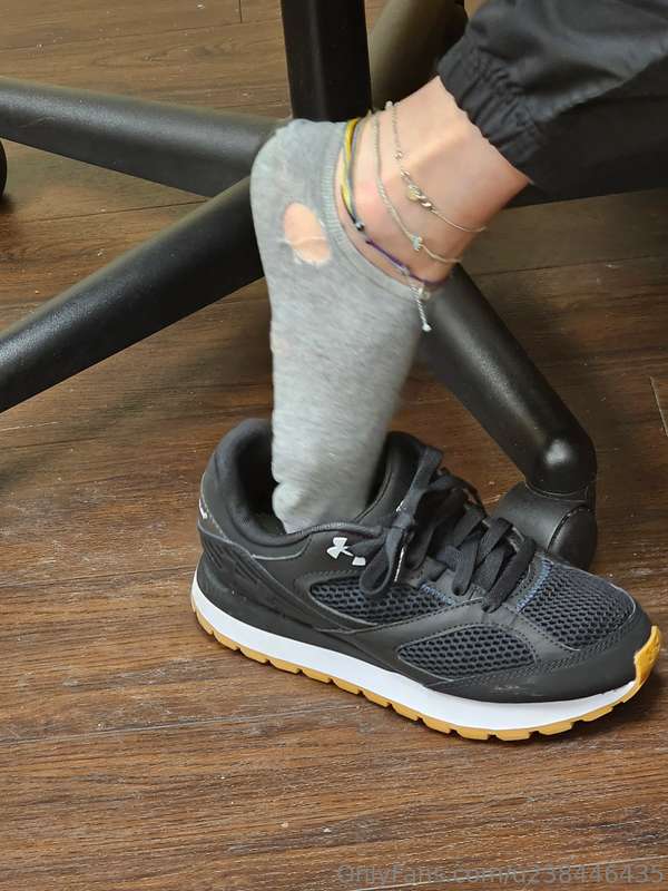Someone please.... I need new socks!!! 😩 