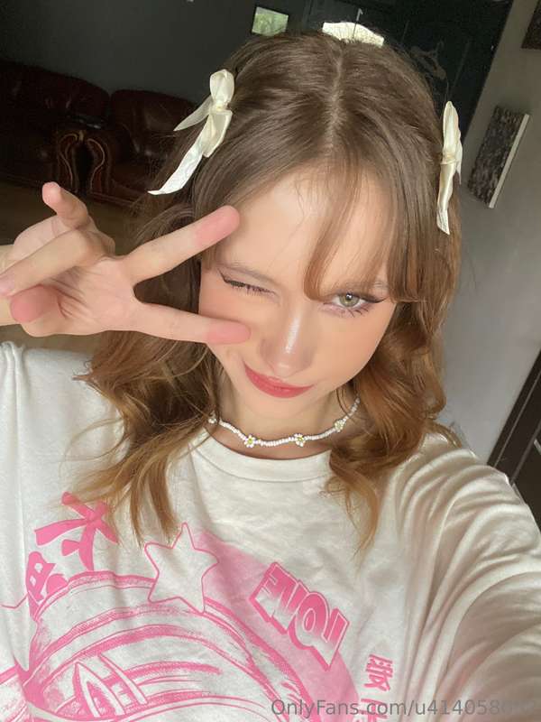 Which selfie do you like more? 😋💗 3