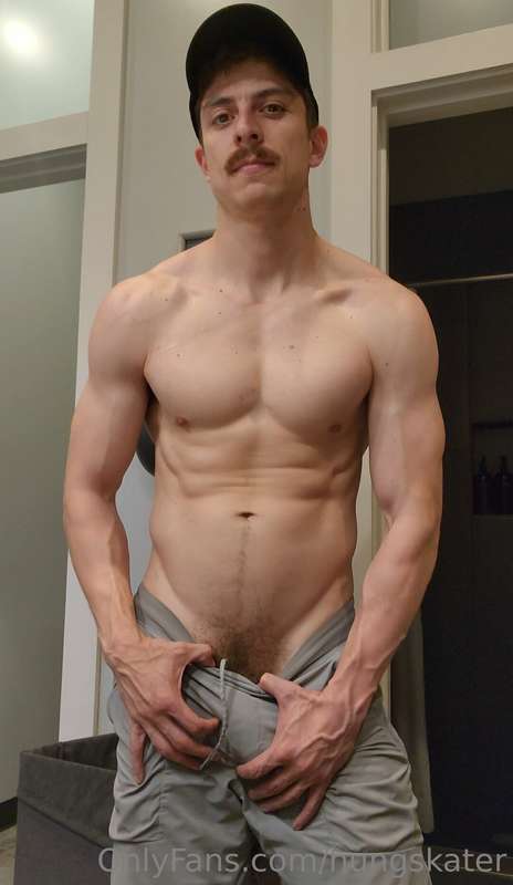 Like this if you enjoy the way a mans bush and pits smell af.. 6
