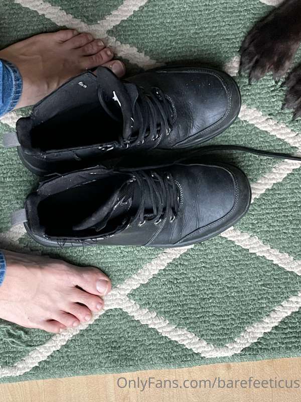 Bare feet and Boots :)