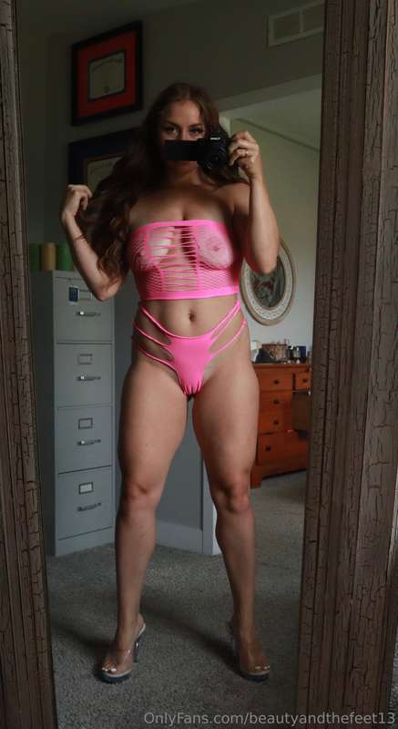 Let me be your MILF muscle mommy so you can watch me wear ou..
