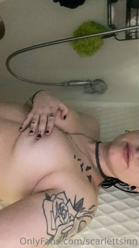 Showering rn who wants content 🔥🔥🔥