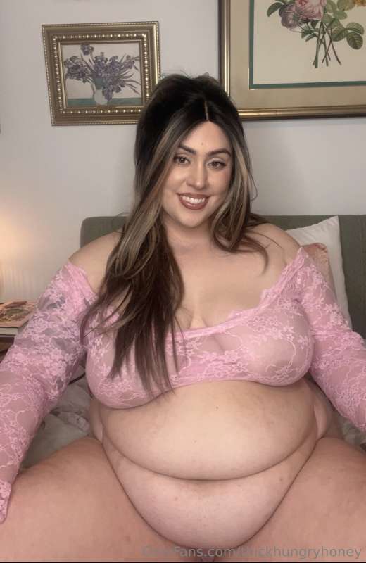 I look the cutest when my mouth and belly are full 🐽🐽🐽 16