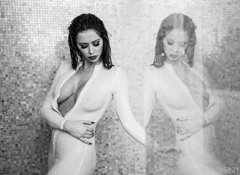 The weekend is finally here💋💋 come chat
