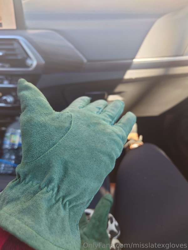 Misslatexgloves - Onlyfans - 2025-02-26T17:19:22