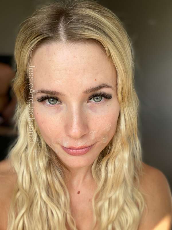 **Swipe to see what’s on my face**
How cum sluts start the m.. 8