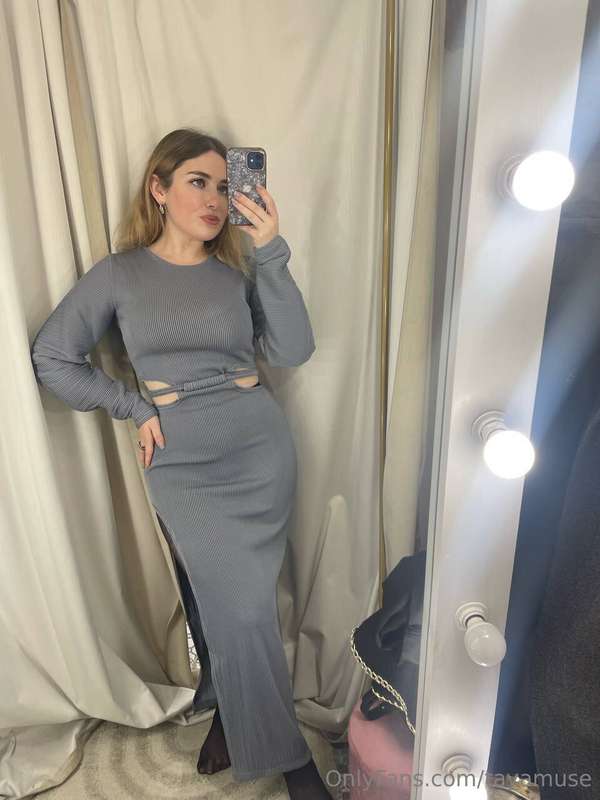 I love pretty dresses, do you like them? do you want to see ..