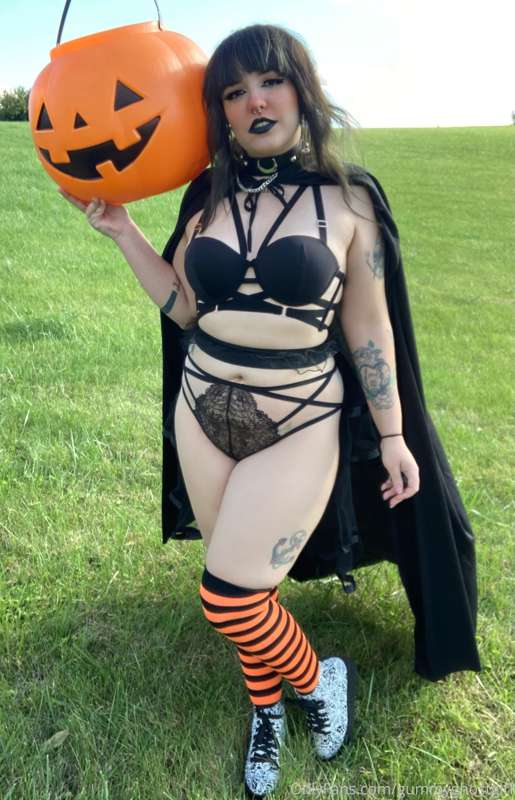 Happy Halloween to all of you! 🎃🧡 I hope you enjoyed my 31 d.. 21