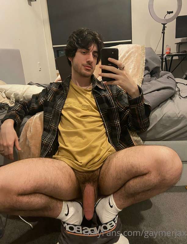How’s it hanging (ft random selfie)