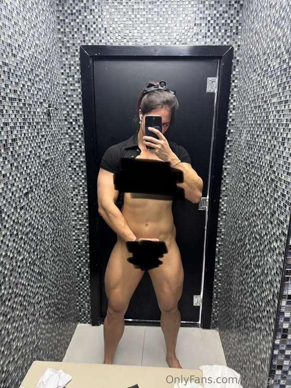 changing in the fitting room👅would you like to recreate your..