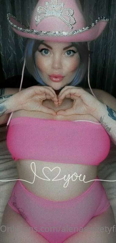 Want to make me smile 😊 want me to get you hard 🍆 help me ge..
