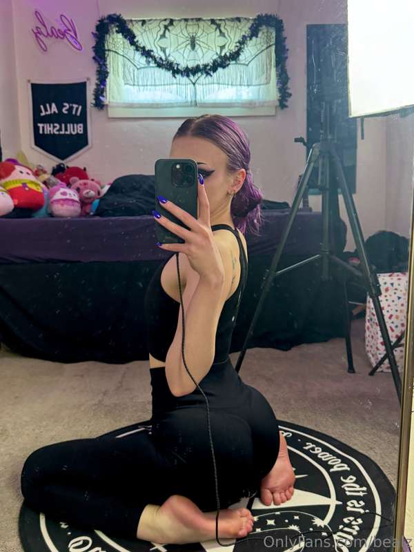Sooo I rly like these new leggings I got 🖤 the purple fit me.. 2