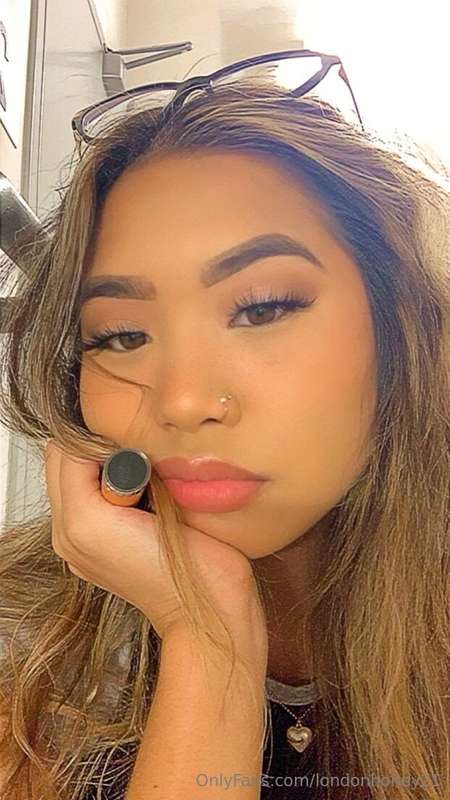 Cutie with this makeup on fleek 💄✨