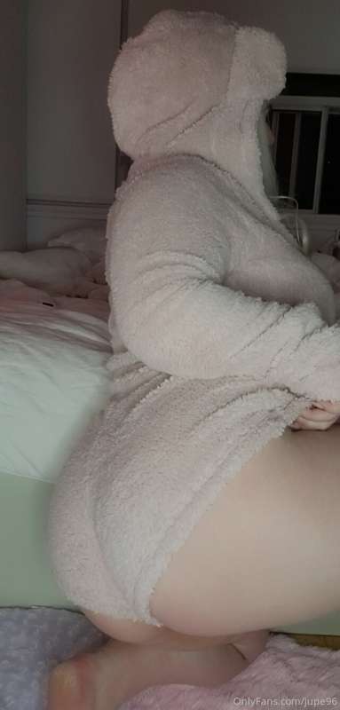 It's getting cold. Come keep me warm 6