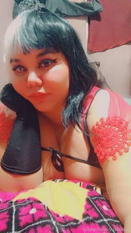 De rojo me veo bien vamos a ser crueles en la cama un poco o.. 5