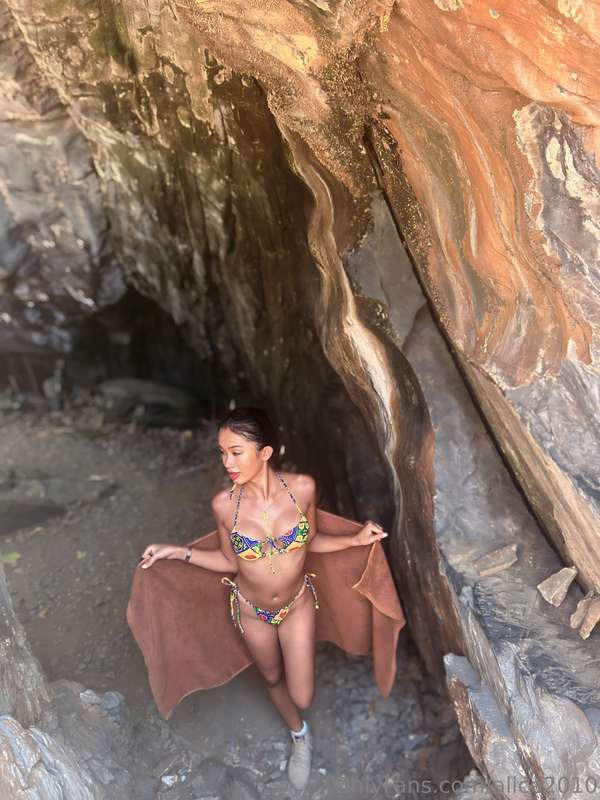 Stuck at Island 🏝️  @alice2010 11