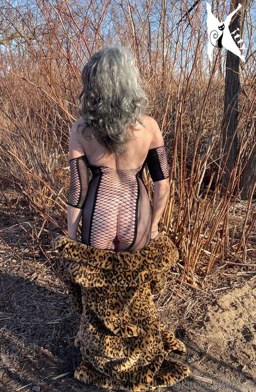 Oh my, what will the neighbors think?Tip me and I’ll send yo.. 3