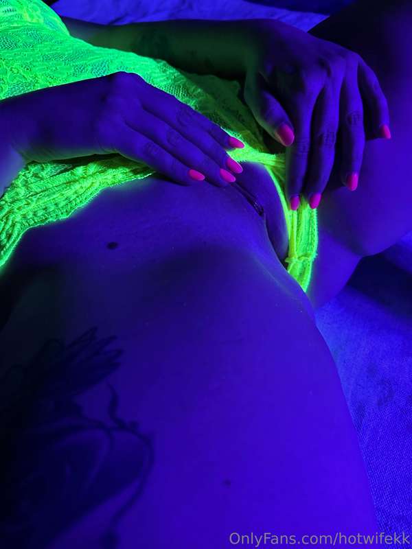 There was so many good photos from the black light shoot! Sw.. 6