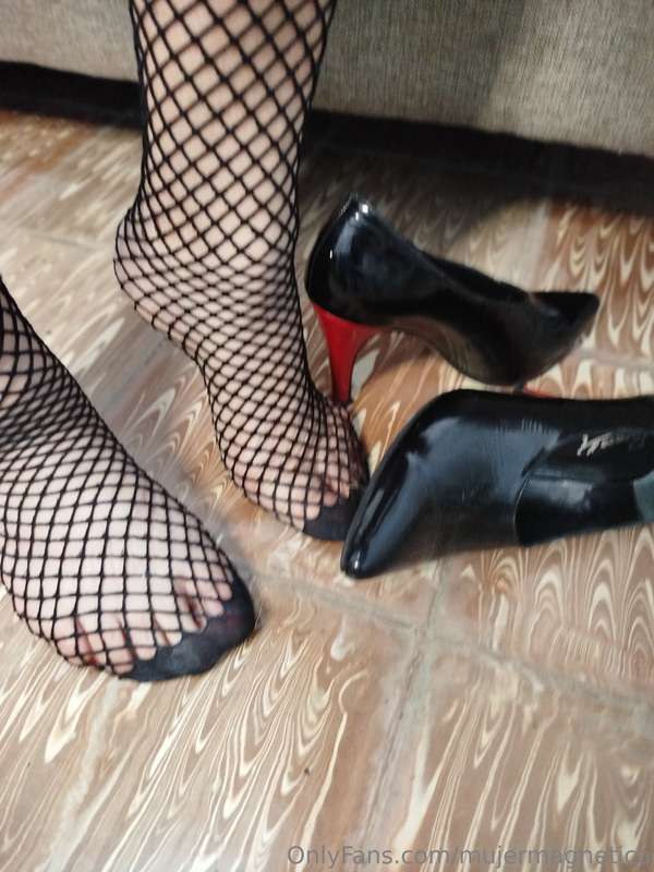 FOR THE FIRST 5 FANS ONLY! | FOR THE FIRST 3 FANS ONLY! 🦶👠⛓️..