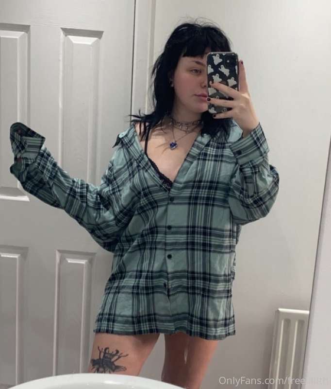u wanna see without the clothes? http://onlyfans.com/lillill..