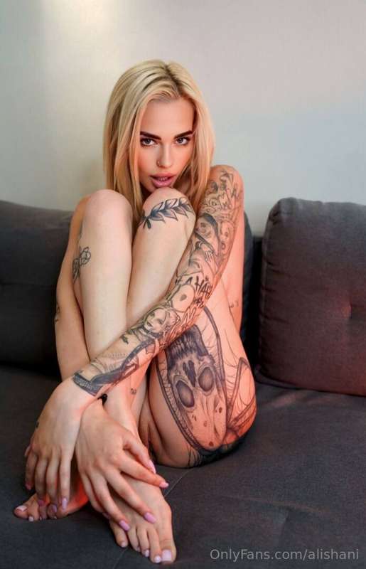 Tattooed baby @tatyanakissyou has the best natural boobs on ..