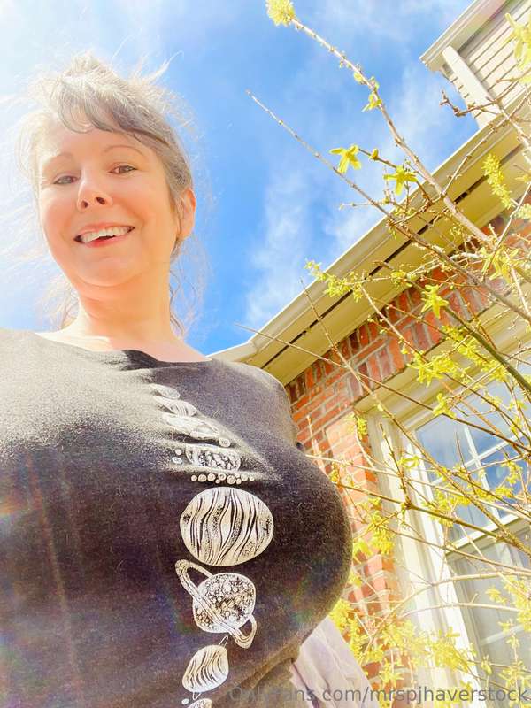 Yardwork this morning… finally a nice spring day!! ☀️☀️☀️