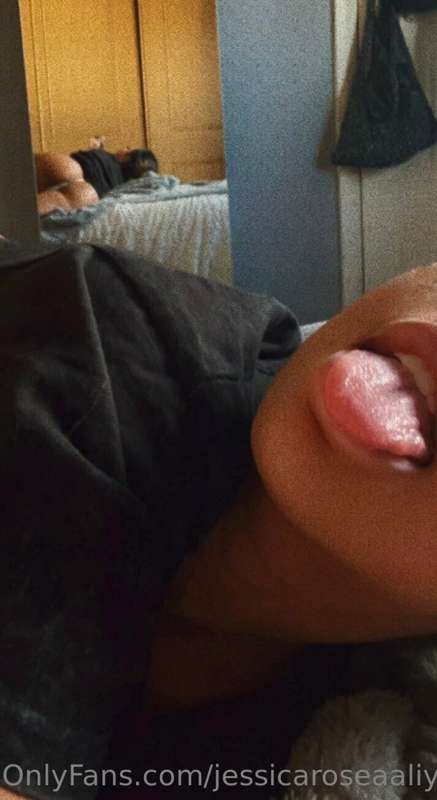 Cum play when you are home and I will make your week 😜💦💦