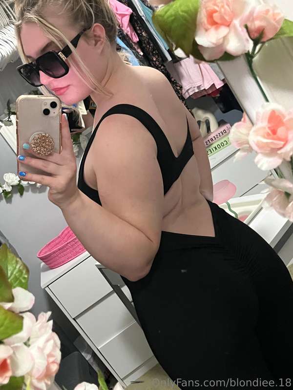 Today’s fit! I swear these jumpsuits are so hard to find in .. 4