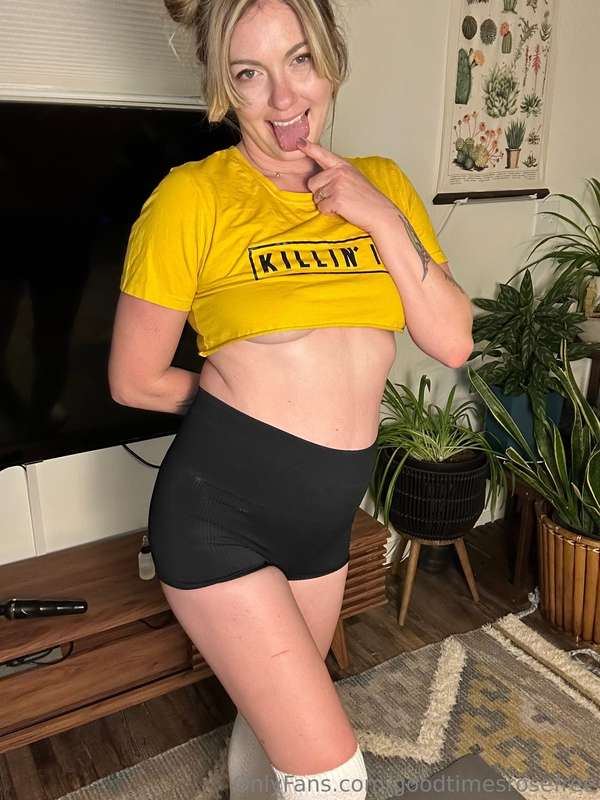 😏 Thinking about wearing this crop top out and about. Do you..