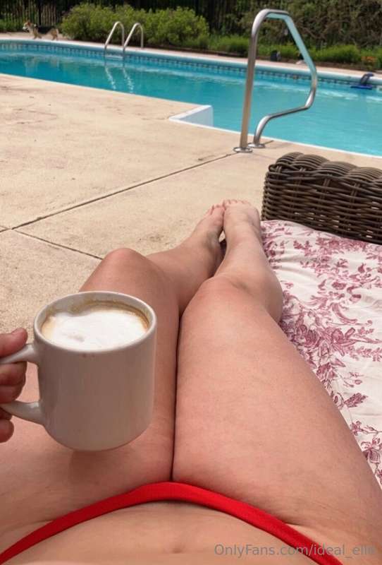 A latte by the pool is a great way to start off this Saturda..