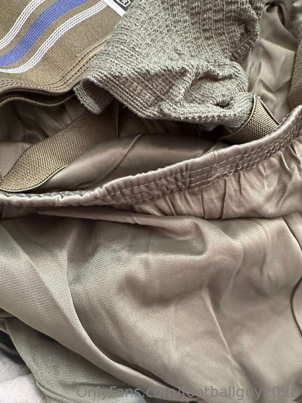 It's amazing what soldiers leave on the floor in the locker ..
