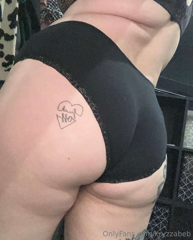 First 10 to tip this get a pussy pic sent to their inbox. 😈