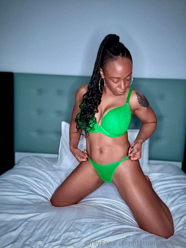 🍆 TIME FOR YOUR DAILY TREAT... SWIPE✨➡️ 1