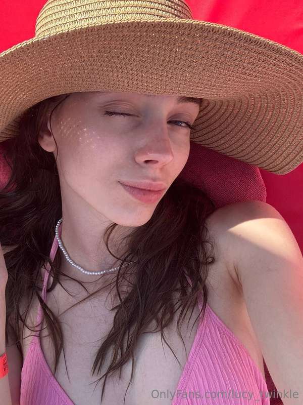 Hi! 🌞🌊 It was just an incredible day recently! We went to th.. 1