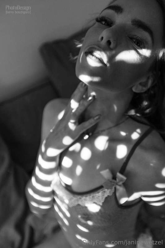 Selina_Frost - Onlyfans - 2023-12-15T23:00:09