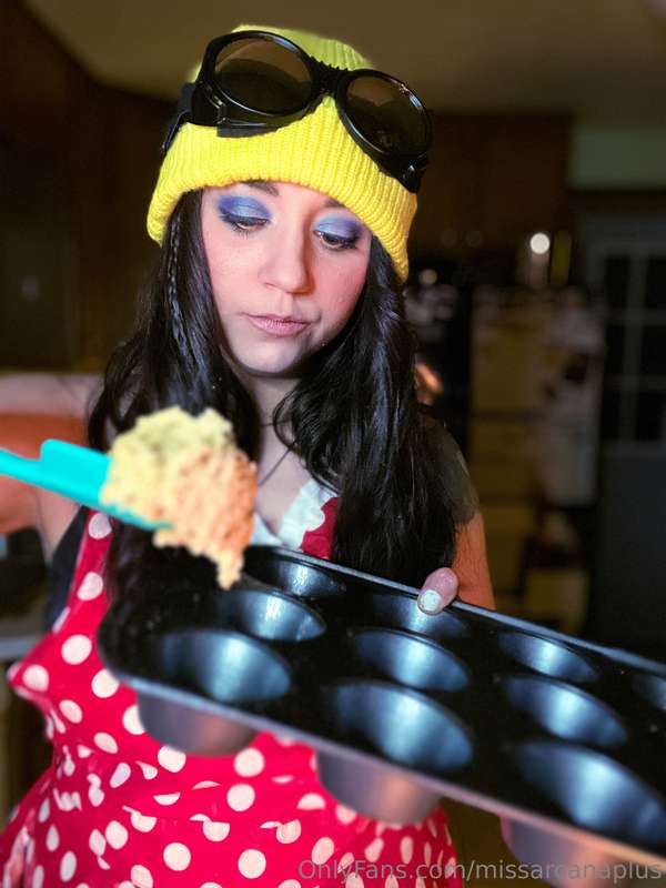You'd lick this batter off my fingers too, right? 9