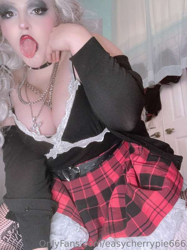 Wanna push up my skirt🥴🖤 5