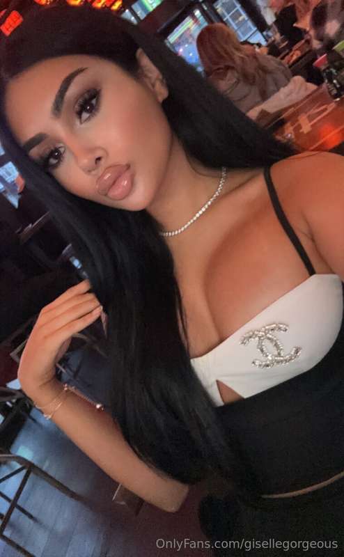 She’s sweet, sexy, and ready to make your dreams reality 💖💦 ..