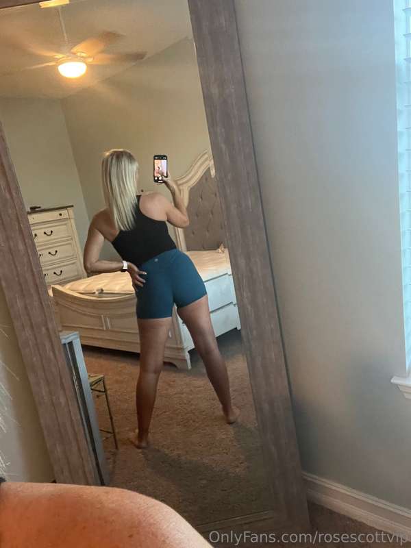Happy 😆 Sunday morning mirror views 🤭 18