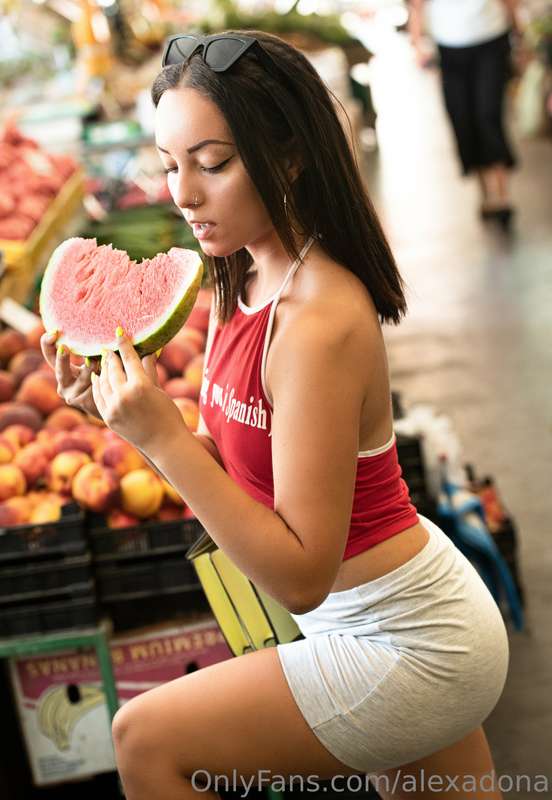 Want a bite?😽