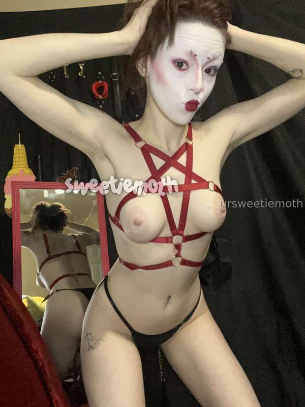 Your personal fuck doll has been prepped... Please breed me😍..