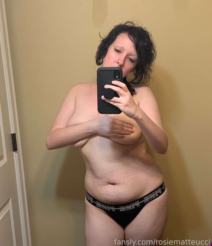 Rosietucci - Fansly - 04 Sep, 2022 1
